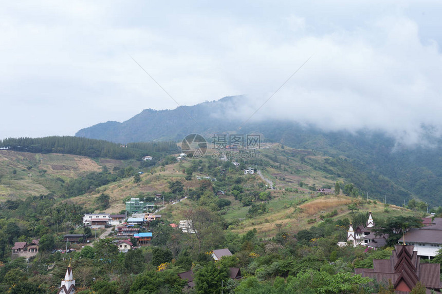 泰国雾山上的村庄图片