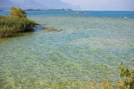 湛蓝色祥云意大利伦巴第大区加尔达湖圣比亚焦岛清澈湛背景