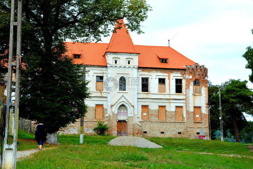 罗马尼亚特兰西瓦尼亚州Iacobeni村的中世纪福音教堂图片