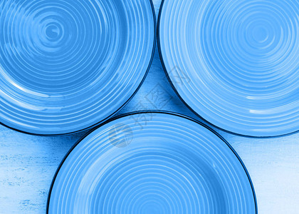 古典蓝陶瓷盘的顶层视图背景2图片