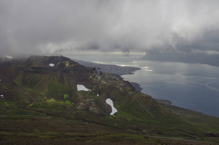 Reydarfjordur的全景图片