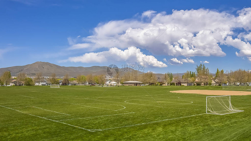 全景框架足球场和棒球场图片