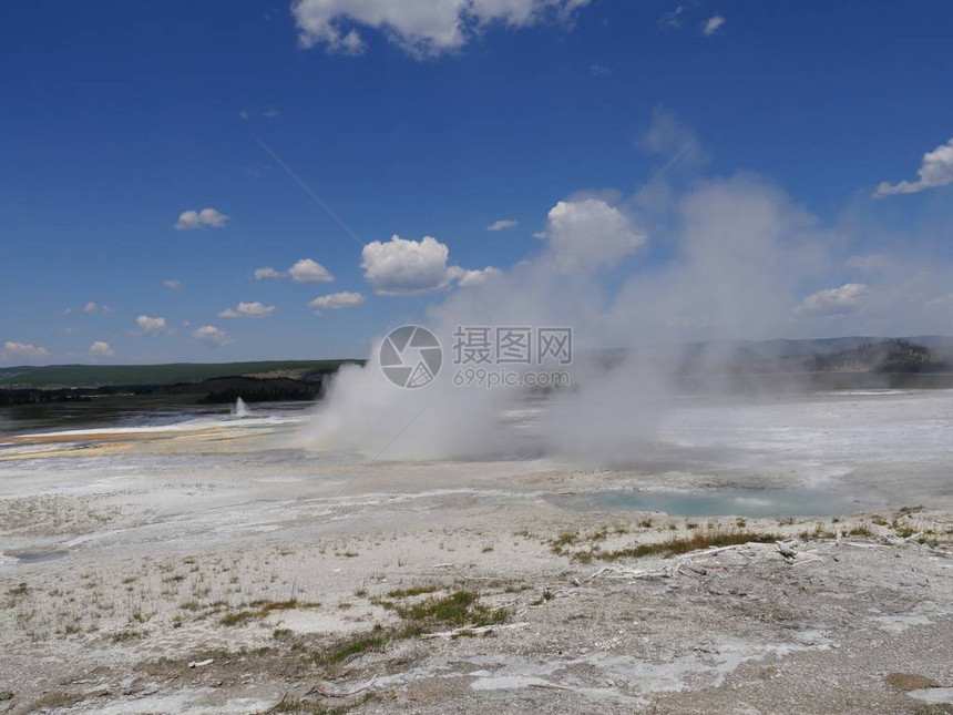 黄石公园下盖泽盆地的克莱普采德拉吉赛尔火山喷图片