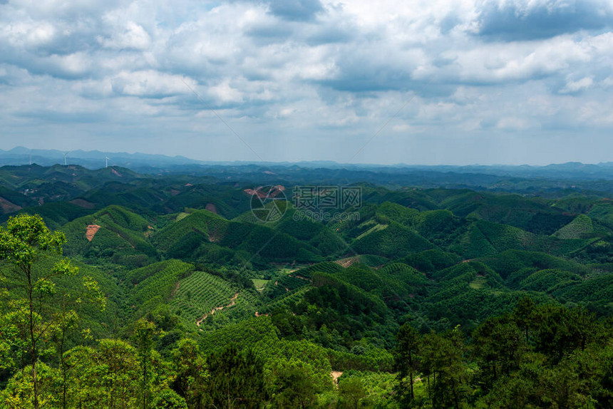 广西青山蓝天地图片