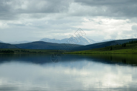 湖光山色的美丽风景图片