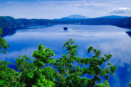 夏天的北海道摩苏湖图片