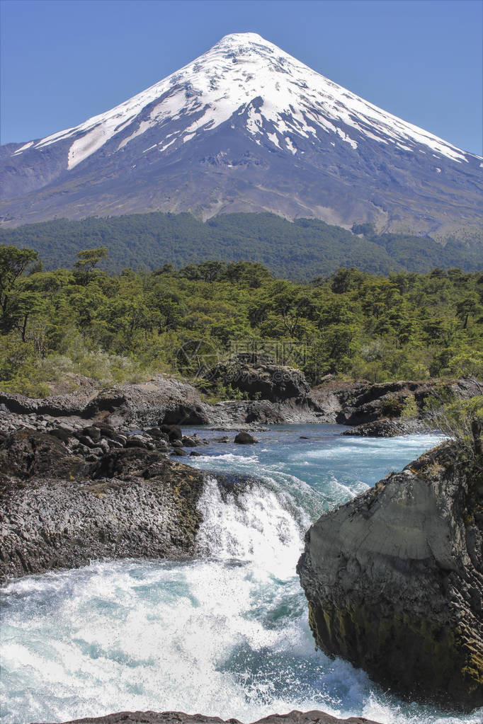 拉宁火山的风景地处一图片
