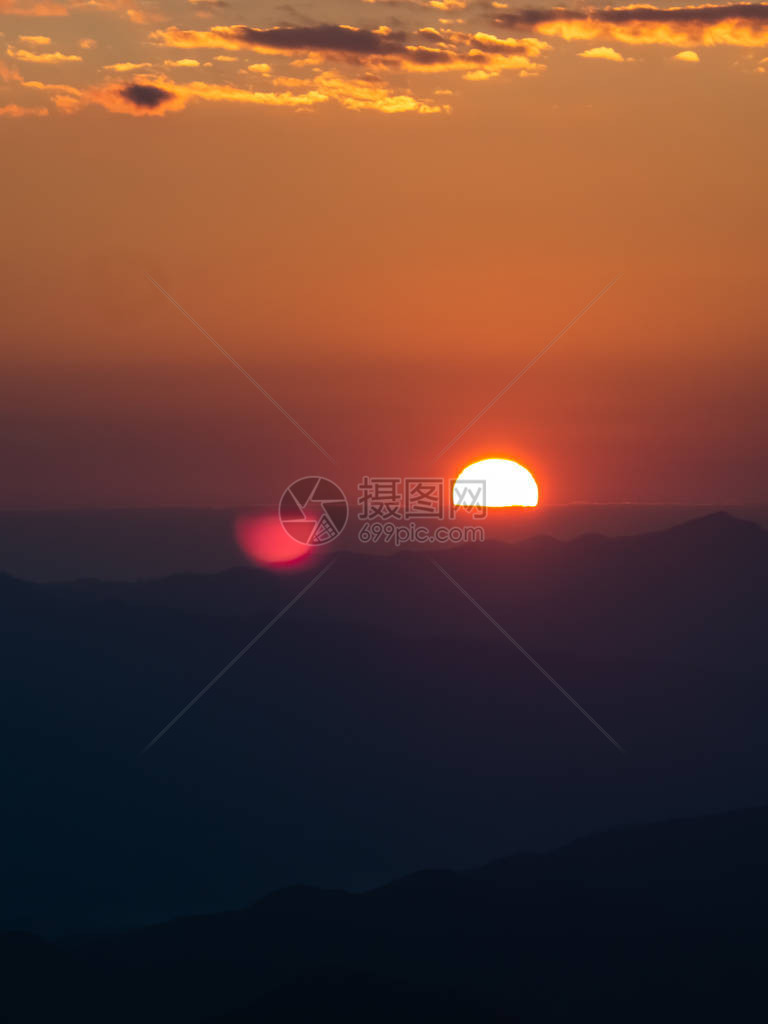 山和日落泰国的风景图片