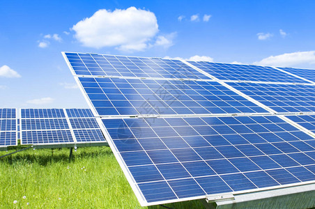 太阳能电池板和蓝天太阳能电池板系统从太阳发电清洁技术图片