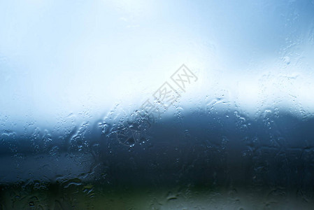 玻璃窗中雨的质地图片