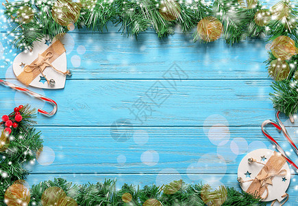 由木制背景的圣诞装饰框图片