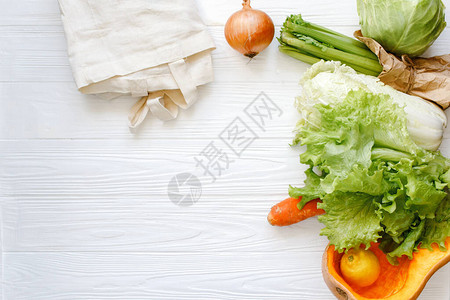 环保购物袋和蔬菜图片