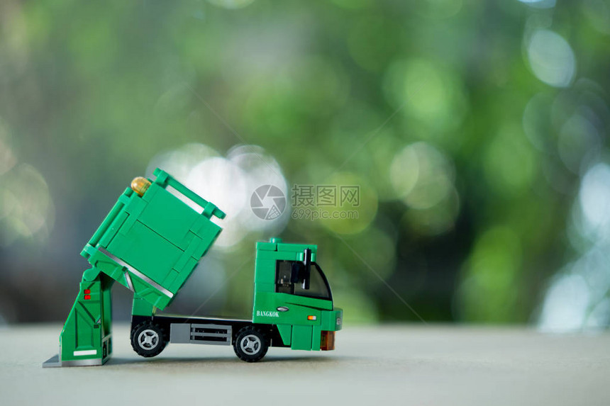小型绿色塑料垃圾车儿童玩具垃图片