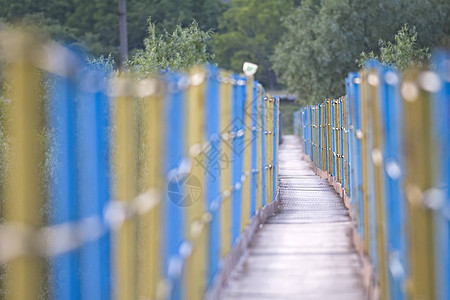 金属人行吊桥在乌克兰图片