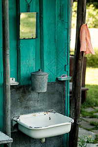 农村住宅中的街道洗手间来自俄罗斯村图片