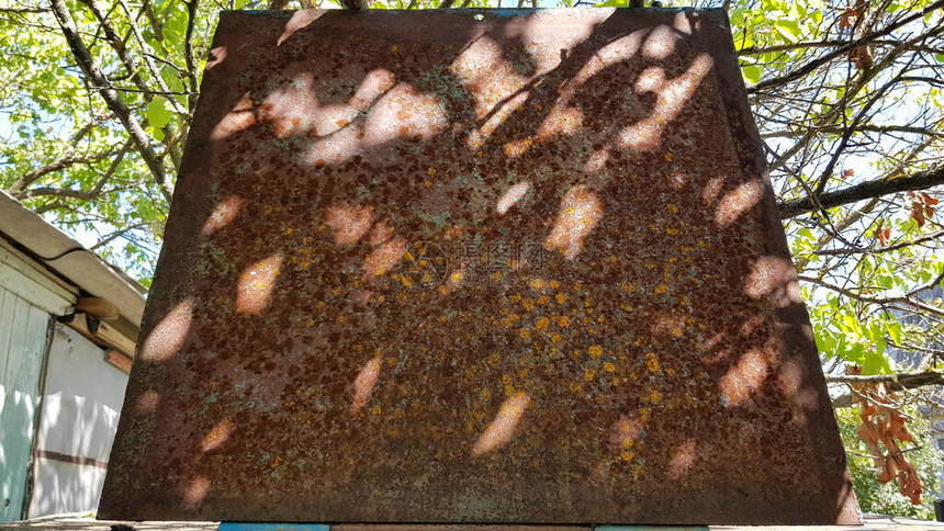 古老风湿的棕色生锈金属表面图片