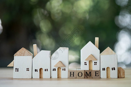 微型木屋房地产购买和销售住房的概念价格低廉的经济适用房图片