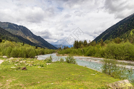 山地景观山区云层森林图片