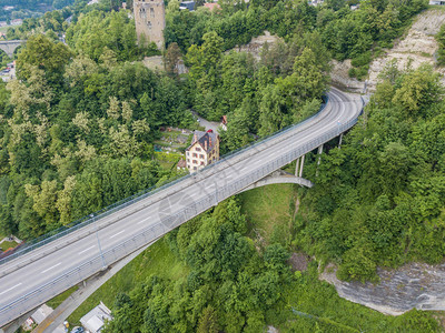 弗里堡瑞士戈特隆河谷上方公路背景