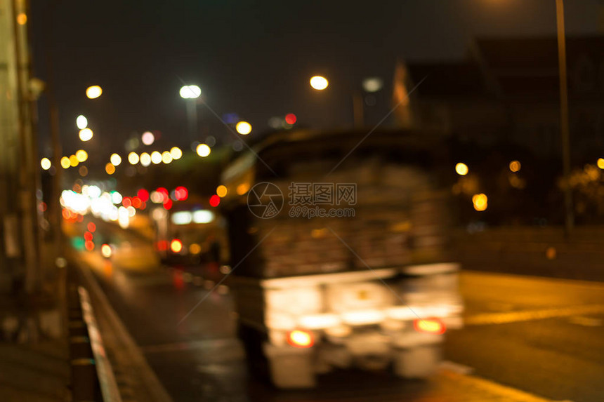 城市车灯光和交通抽象背景的模糊图象图片