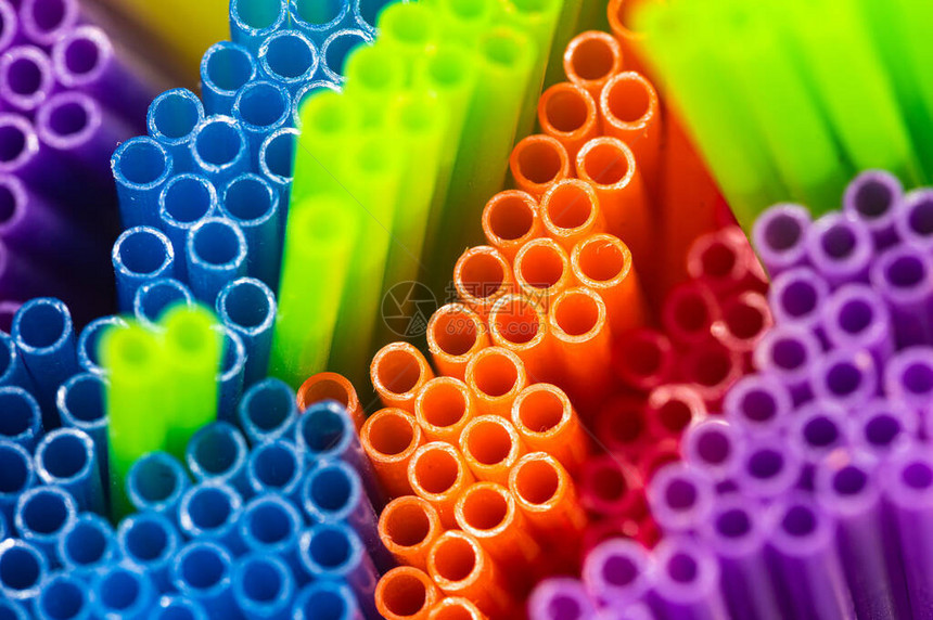 摘要色彩鲜艳的塑料吸管的集合图片