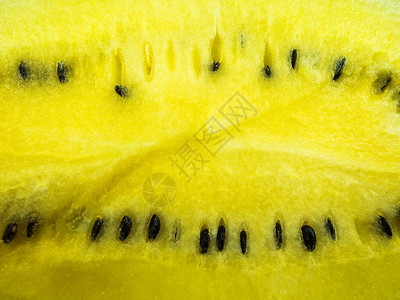 一张有黑种子的成熟黄西瓜纸图片