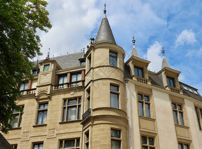 大公爵宫朝向卢森堡老城罗斯特街的小塔时钟和装图片