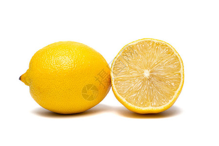 白色背景上的柠檬图片