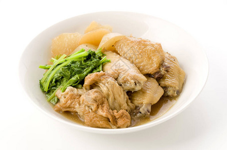 日本料理炖鸡翅和萝卜图片