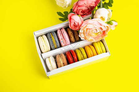 彩色马卡龙在礼盒中庆祝浪漫派对生日黄色图片