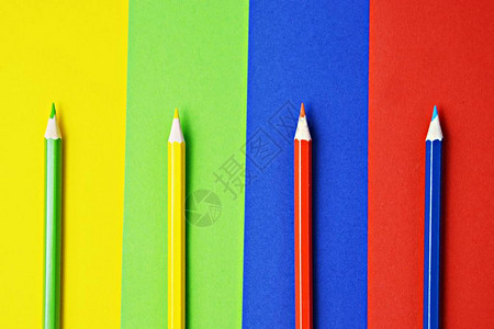 四种不同颜色的蜡笔将一个区域分为四个层次图片