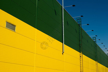 购物中心的绿色和黄色墙壁图片