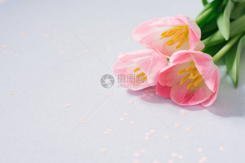 粉色郁金香花束图片