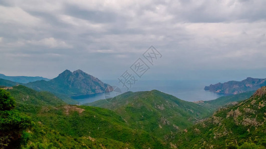 法国科西卡度假目的地沿海山丘景色法国C图片