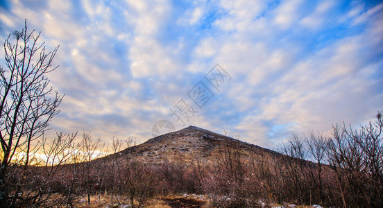 塞尔维亚东部Rtanj山的冬季风景图片