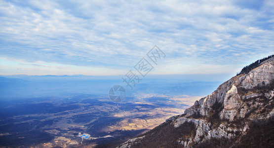 塞尔维亚东部Rtanj山冬季自然景观的美丽大全景图片