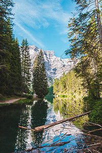 高山湖夏季时间的风景图片