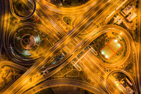 高速公路交叉口的鸟瞰图城市的顶视图曼谷图片