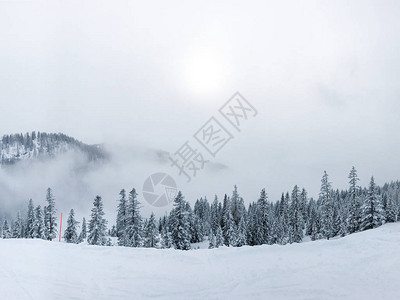 美丽的雪山的宁静拍摄阳光照耀图片