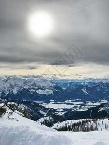 美丽的雪山的宁静拍摄阳光照耀图片
