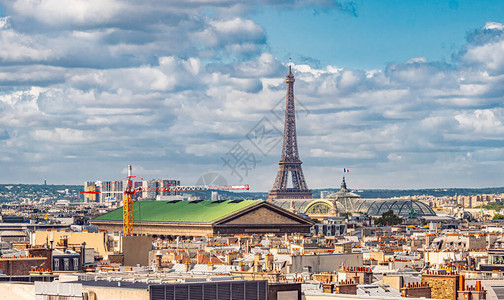 Eiffel铁塔巴黎街上摄影机在巴黎上图片