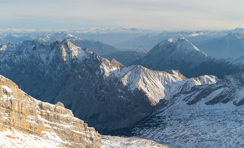 雪山风景背图片