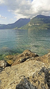 美丽的山湖宁静的镜头图片