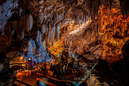 西班牙安达利西亚州Nerja洞穴的斯塔勒斯图片