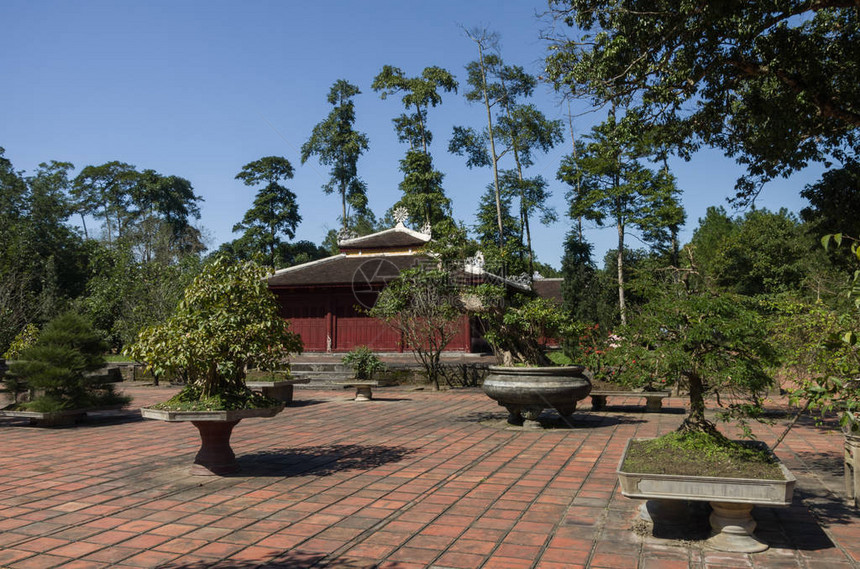 在ThienMuPagoda的院子里图片