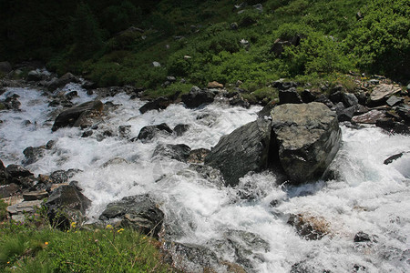 美丽的山水溪流风景照图片