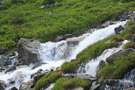 美丽的山水溪流风景照图片