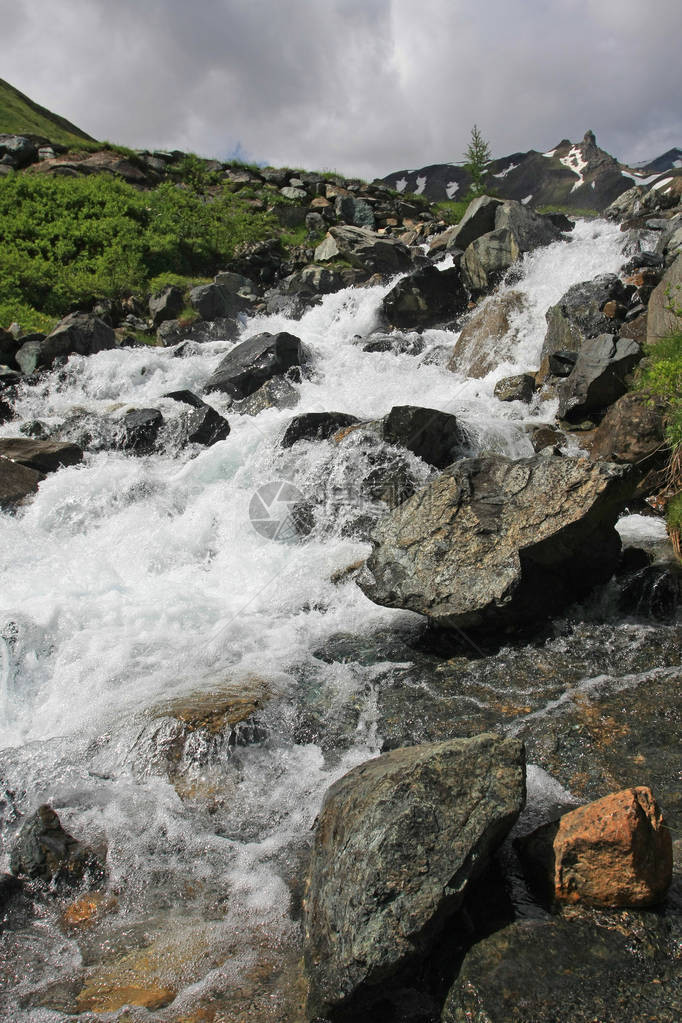 美丽的山水溪流风景照图片