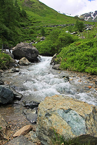 美丽的山水溪流风景照图片