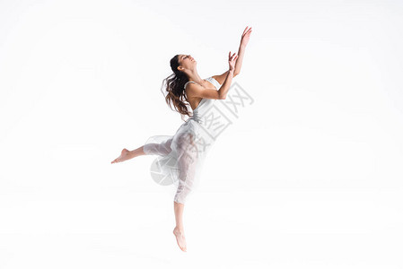 优雅优雅的芭蕾舞女演员穿着白色连衣裙跳舞图片